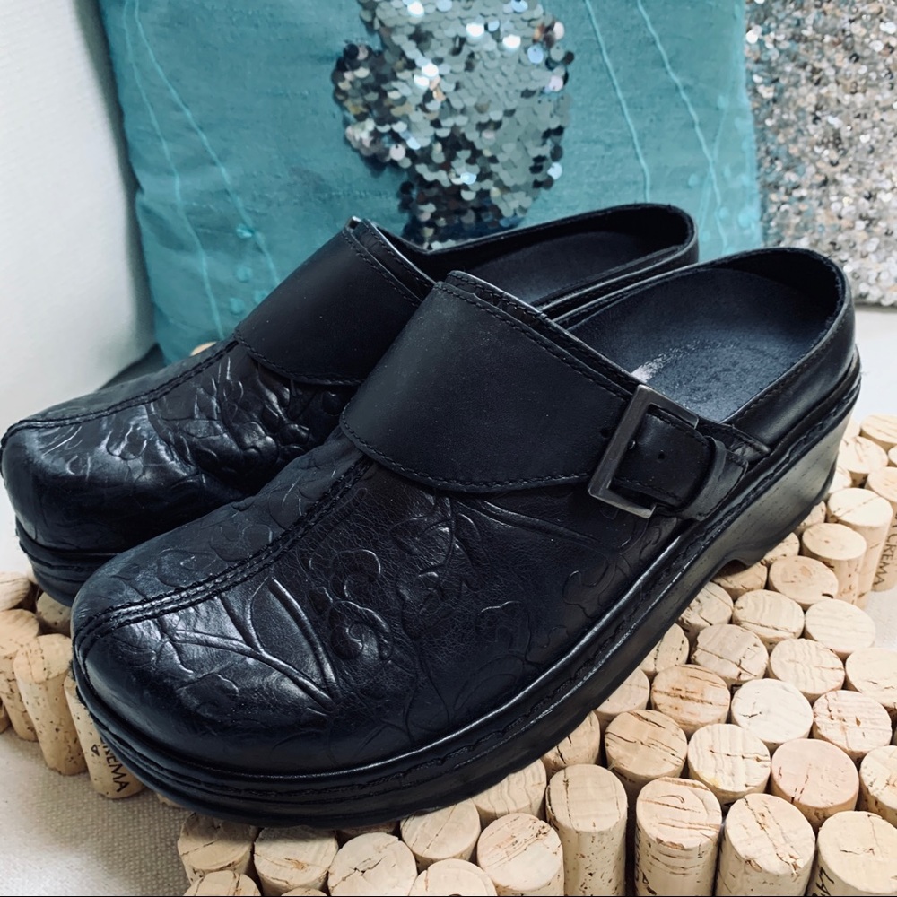 Classic Black Leather Slip-On Clogs - Picture 6 of 8